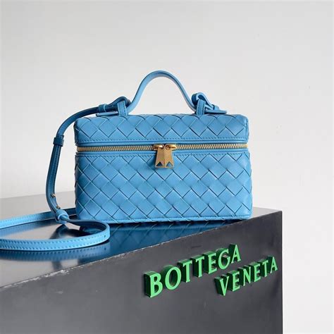 what zipper does bottega veneta use